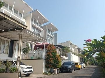 Rumah Bagus Bukit Wahid Manyaran Dekat RSDK Kariadi, Polda