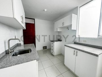 VENDO DUPLEX CON TERRAZA FRENTE A PARQUE