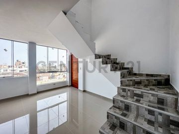 VENDO DUPLEX CON TERRAZA FRENTE A PARQUE