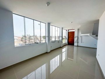 VENDO DUPLEX CON TERRAZA FRENTE A PARQUE