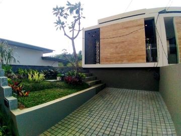 Rumah Baru 3 Lantai Luas 138 di Villa Puncak Tidar kota Malang