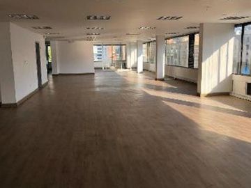 oficina en arriendo en chico. Cod A700669