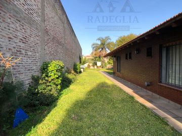 Hermoso chalet en Rafael Calzada - 3 dormitorios