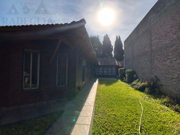 Hermoso chalet en Rafael Calzada - 3 dormitorios