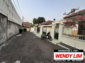 DIJUAL RUMAH at Jl KEMANG TIMUR, JAKSEL (ADA 3 BANGUNAN RUMAH)