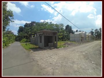 Rumah Mewah Pinggir Jalan Nangsri Bergaya Hunian Eropa
