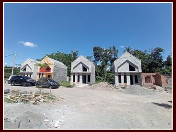 Rumah Mewah Pinggir Jalan Nangsri Bergaya Hunian Eropa