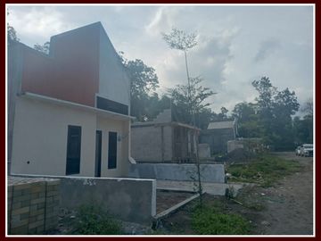 Rumah Mewah Pinggir Jalan Nangsri Bergaya Hunian Eropa