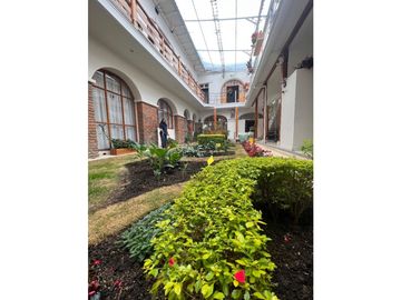 Casa en venta rentera y comercial con locales y departamentos en el sagrario tipo colonial