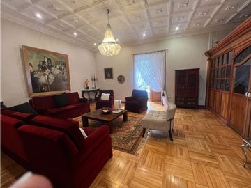 Casa en venta rentera y comercial con locales y departamentos en el sagrario tipo colonial