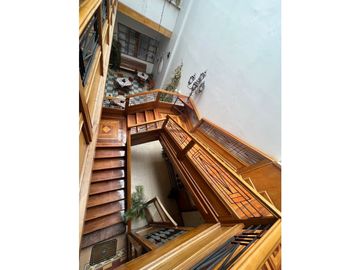 Casa en venta rentera y comercial con locales y departamentos en el sagrario tipo colonial