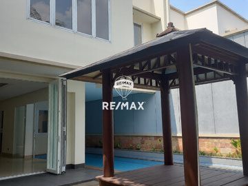 Townhouse Pejaten Barat Luxurious,And Comfortable House Strategic