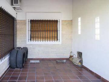 Casa en venta 6 ambientes con cochera en Florida Oeste