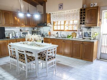 Casa en venta 6 ambientes con cochera en Florida Oeste