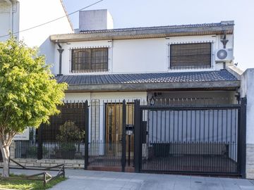 Casa en venta 6 ambientes con cochera en Florida Oeste