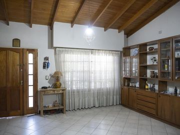 Casa en venta 6 ambientes con cochera en Florida Oeste
