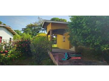 VENDO CASA EN ALGARROBOS