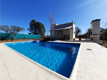 VENTA- CASA 1 DORM. + PILETA-LA GRANJA, CÓRDOBA