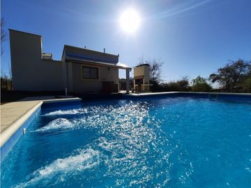 VENTA- CASA 1 DORM. + PILETA-LA GRANJA, CÓRDOBA