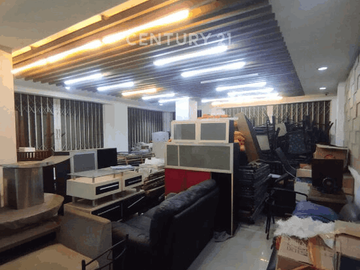 Ruko Hoek Di Boulevard Raya, Kelapa Gading