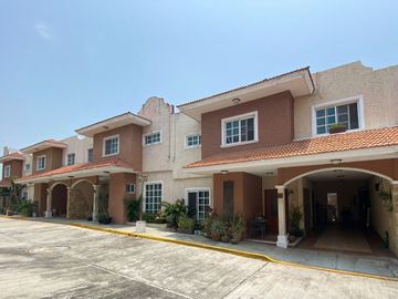 Casa CON ALBERCA en venta en Col. Las Granjas. VERACRUZ, VERACRUZ