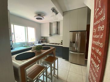 Casa CON ALBERCA en venta en Col. Las Granjas. VERACRUZ, VERACRUZ