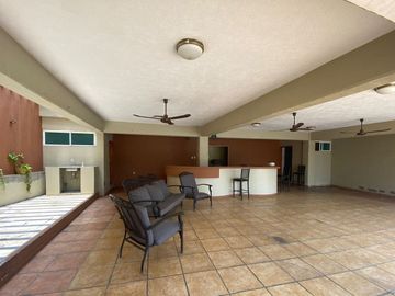 Casa CON ALBERCA en venta en Col. Las Granjas. VERACRUZ, VERACRUZ