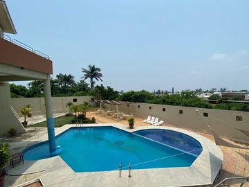 Casa CON ALBERCA en venta en Col. Las Granjas. VERACRUZ, VERACRUZ