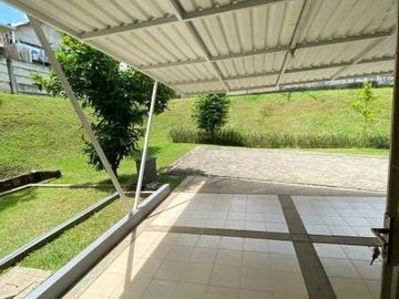 DIJUAL RUMAH SERPONG JAYA 2 LANTAI SEMI FURNISHED LUAS 108 MAU JUAL CEPAT