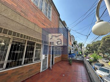 COD. 6496 - SE VENDE CASA - BARRIO: QUINTA DANIA