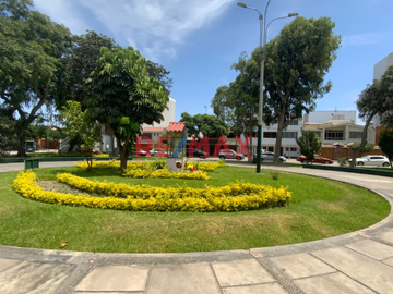 ¡ TU NUEVO HOGAR EN SURCO, FRENTE A PARQUE 🌳

Imagina despertar cada día con una hermosa vista a áreas verdes.  Este amplio departamento de 123 m² e