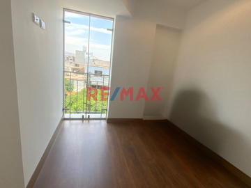 ¡ TU NUEVO HOGAR EN SURCO, FRENTE A PARQUE 🌳

Imagina despertar cada día con una hermosa vista a áreas verdes.  Este amplio departamento de 123 m² e