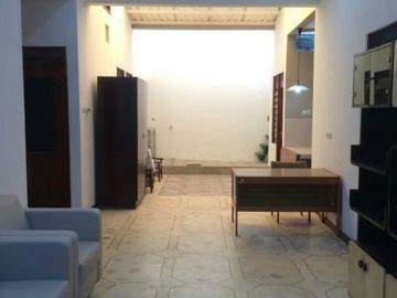 Rumah siap huni di manyar Hadap selatan