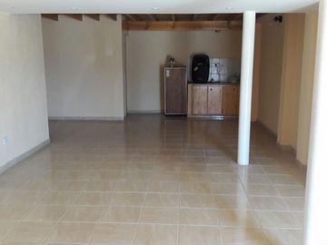 EN VENTA DEPTO CON GARAGE o PARA LOCAL COMERCIAL A ESTRENAR / AV.GRAL SAN MARTIN Y FAVALORO (2 plantas)
