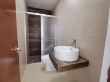 CASA EN LOS LAGOS EN VENTA SLP