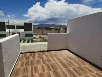 CASA EN LOS LAGOS EN VENTA SLP