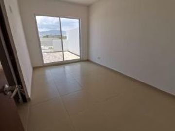 CASA EN LOS LAGOS EN VENTA SLP