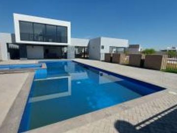 CASA EN LOS LAGOS EN VENTA SLP