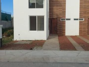 CASA EN LOS LAGOS EN VENTA SLP