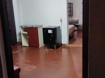 EXCELENTE PROPIEDAD CASA DE TRES AMBIENTES CON UBICACION PARA VARIOS DESTINOS COMERCIAL RESIDENCIAL
