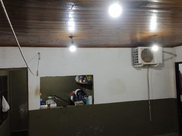 EXCELENTE PROPIEDAD CASA DE TRES AMBIENTES CON UBICACION PARA VARIOS DESTINOS COMERCIAL RESIDENCIAL
