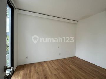 Rumah Siap Huni Halaman Luas Konsep Modern Minimalist di Cinere