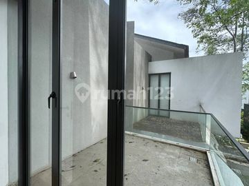 Rumah Siap Huni Halaman Luas Konsep Modern Minimalist di Cinere