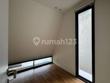 Rumah Siap Huni Halaman Luas Konsep Modern Minimalist di Cinere