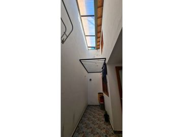 Se vende casa en La Ceja m, sector Gualanday, 2 niveles y manzarda