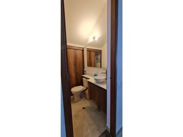 Se vende casa en La Ceja m, sector Gualanday, 2 niveles y manzarda