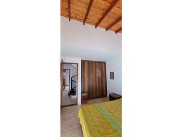 Se vende casa en La Ceja m, sector Gualanday, 2 niveles y manzarda