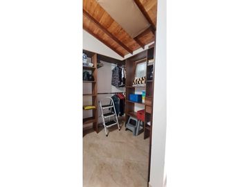 Se vende casa en La Ceja m, sector Gualanday, 2 niveles y manzarda