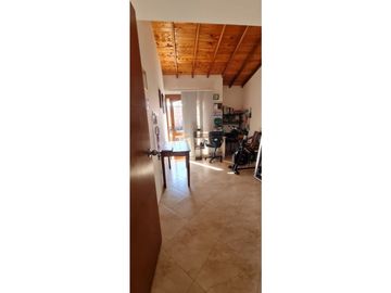 Se vende casa en La Ceja m, sector Gualanday, 2 niveles y manzarda