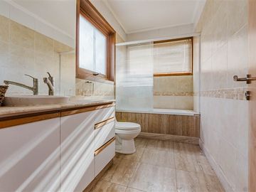 Gran Casa en venta de 6 dorm. en Lo Barnechea